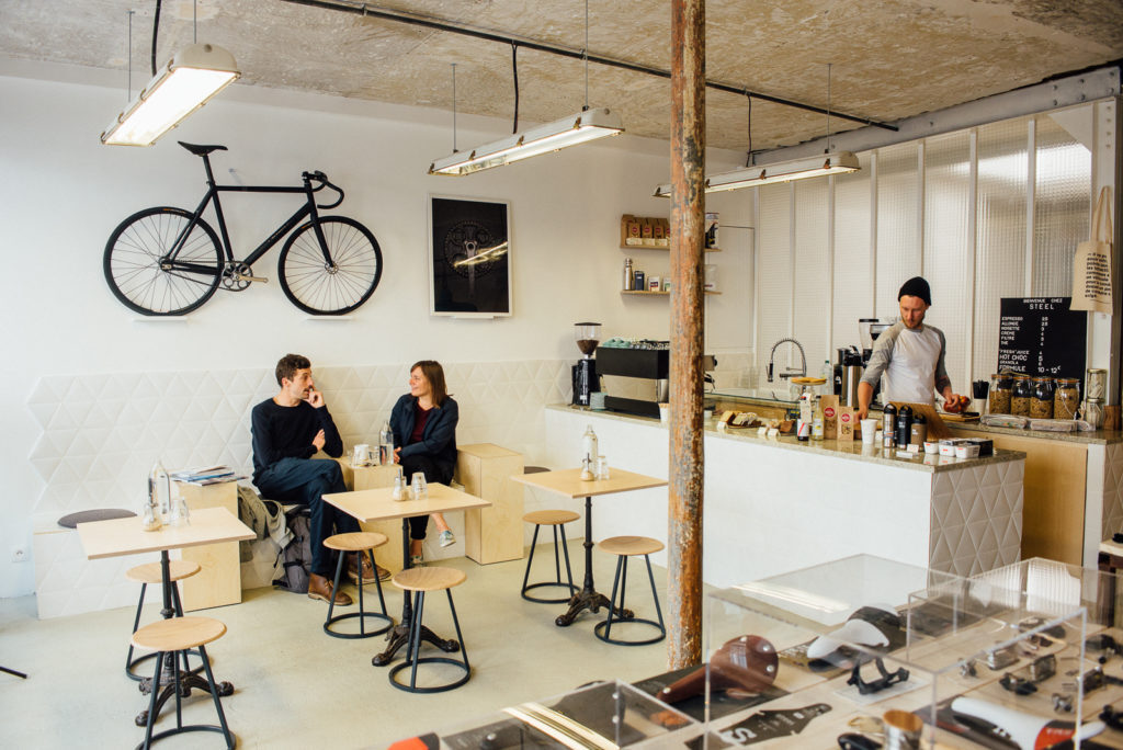 steel-coffe-shop-and-cycle-wear-in-paris