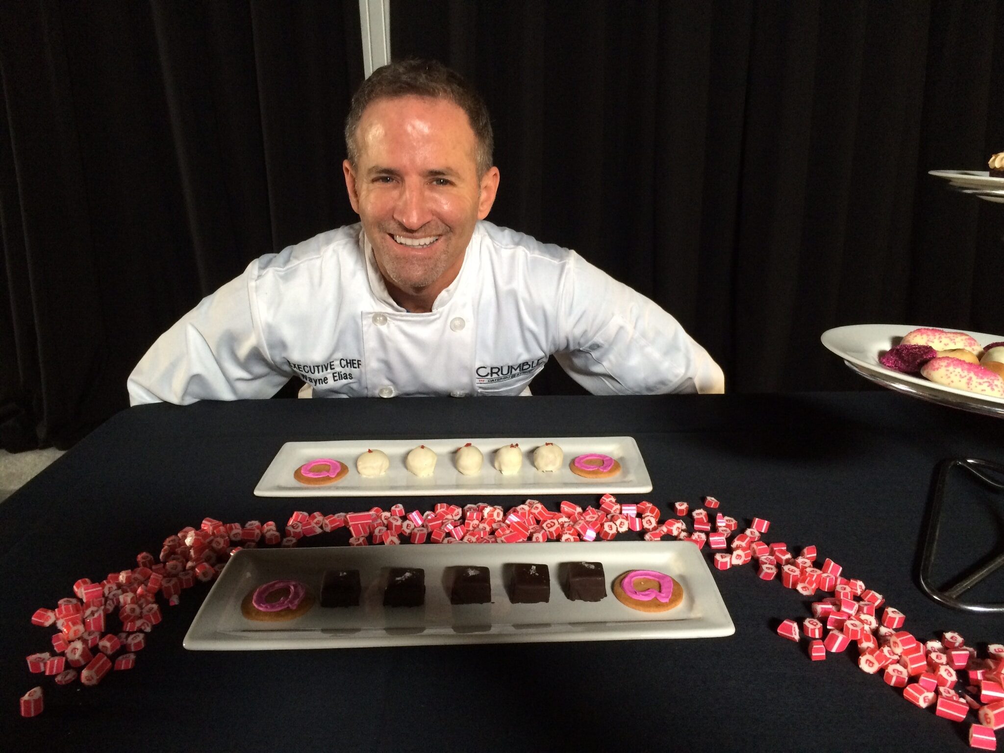 crumblecateringchefwayneelias-desserttray