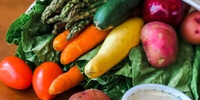 Le café méditerranéen de Taziki lance les incontournables du marché de Taziki