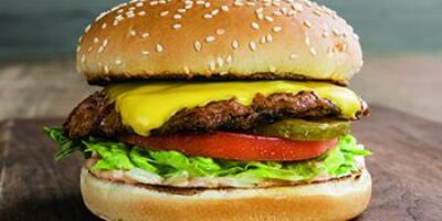 Farmer Boys lance deux initiatives caritatives pour nourrir les travailleurs de la santé et soutenir Feeding America au milieu de COVID-19