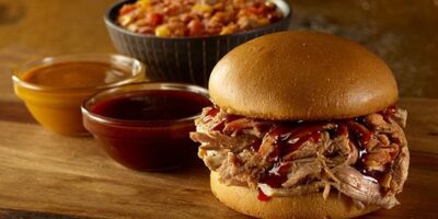 Smokey Bones adopte un modèle décontracté rapide via la cuisine fantôme