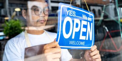 Alors que les États reviennent au dîner, une légère amélioration est observée dans les ventes des restaurants