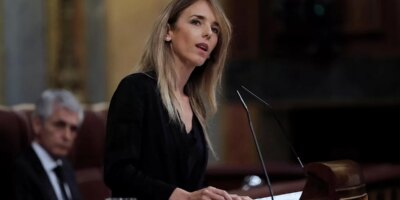 Cayetana Álvarez de Toledo se reafirma: llama « terrorista » al padre de Pablo Iglesias y critica que el vicepresidente la amenace « como las folclóricas »