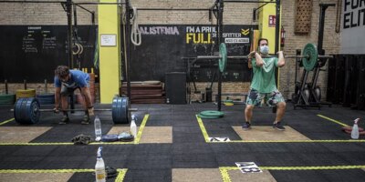 La vuelta al gimnasio: sudar en dos metros cuadrados con mascarilla