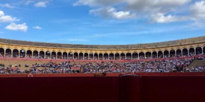 Las discotecas de media Espaa pueden reabrir este lunes pero sin pista de baile y vuelven los toros con restricciones