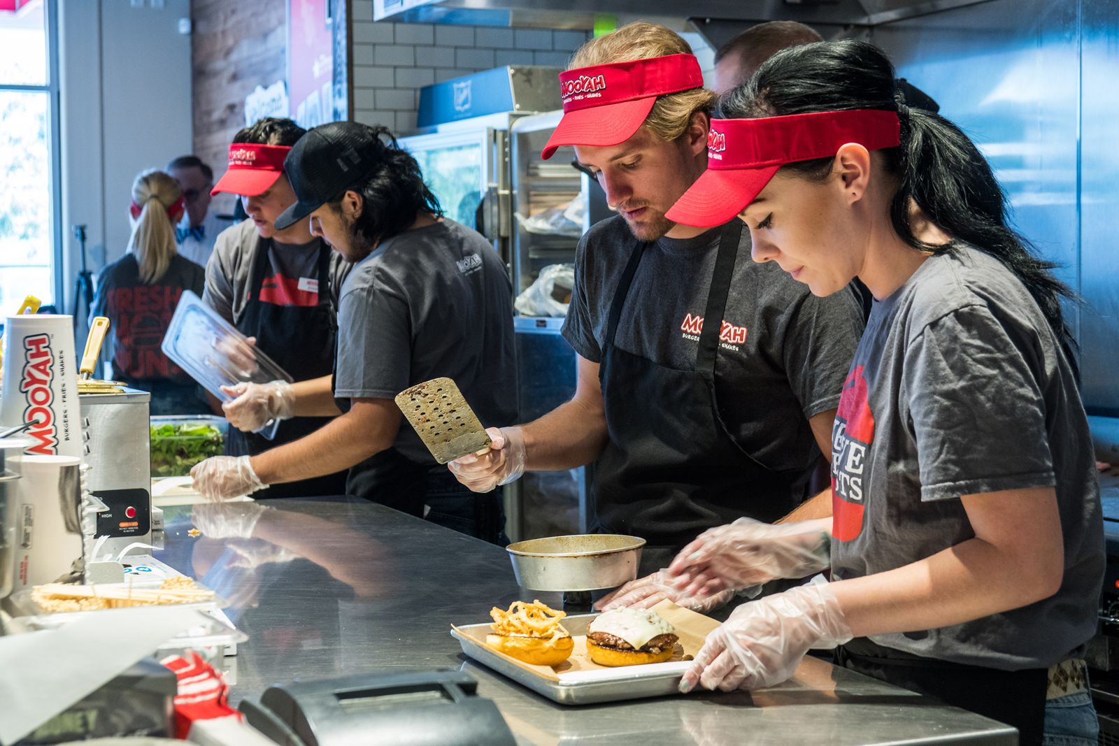 MOOYAH Burgers, Fries & Shakes ouvre ses portes à Winter Park par un vétéran de l'industrie de la restauration qui a ouvert le plus grand établissement de l'entreprise l'année dernière