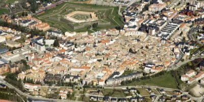 El Ejrcito pide disculpas por encaonar a un menor durante unas maniobras en el casco urbano de Jaca