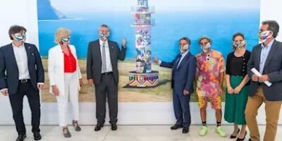 Revilla defiende el diseo de Okuda para el faro de Ajo pese a las crticas de varias asociaciones culturales