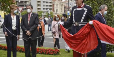Bilbao se aferra a sus smbolos en un aniversario cargado de incertidumbres