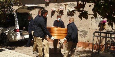 Des études menées par différentes agences gouvernementales portent le nombre de morts dans la pandémie de Covid à plus de 40 000 personnes.