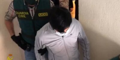 Arrêté pour abus de sa belle-fille pour pornographie juvénile pendant 7 ans