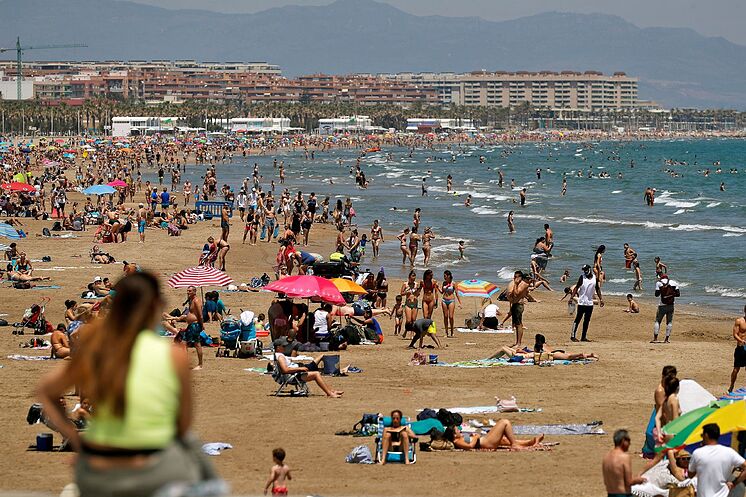 Las playas de Las Arenas y  La Malvarrosa de Valencia el pasado...