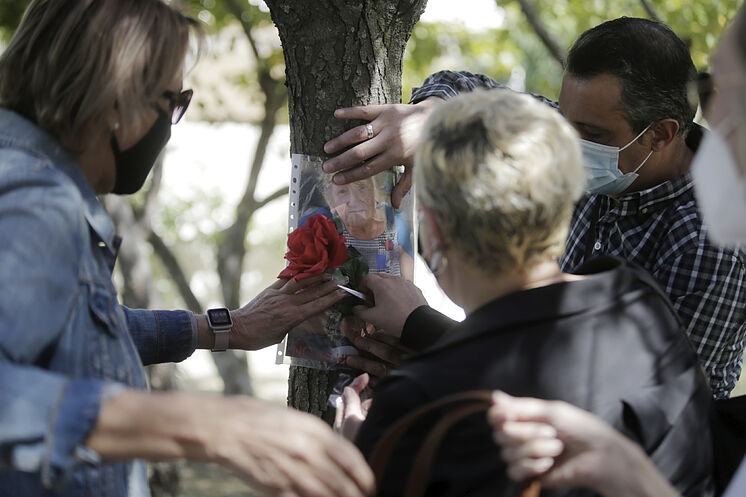 Hommage à une femme âgée décédée dans une résidence p