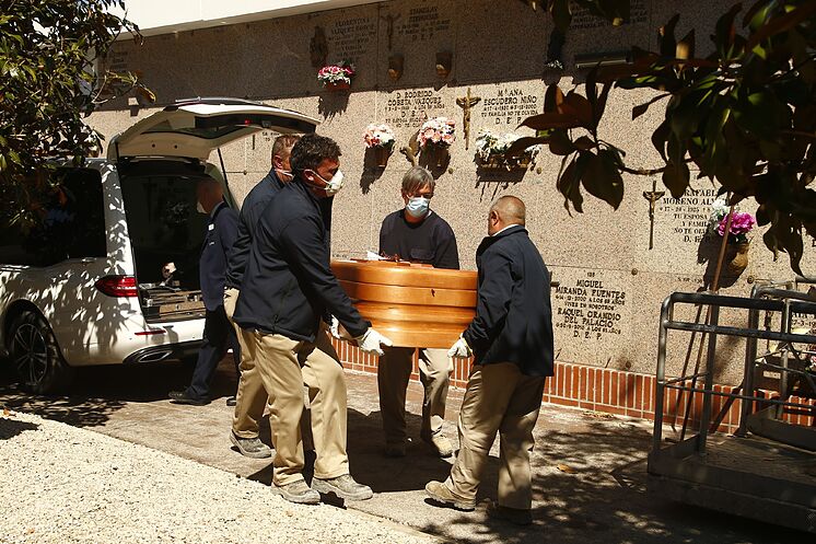 Inhumation d'une personne au cimetière sud de Legan