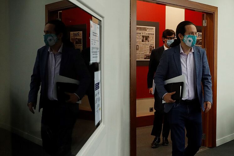 Pablo Iglesias se dirige a la sala de prensa de Moncloa tras acabar el...