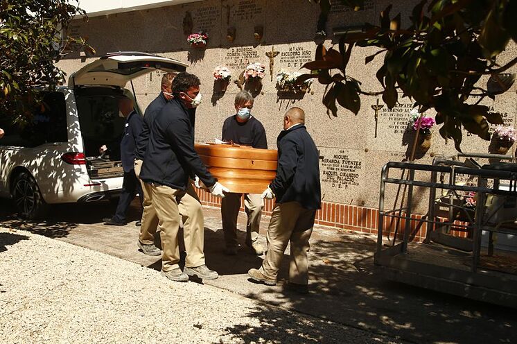 Entierro de una persona fallecida por Covid-19 en Madrid.