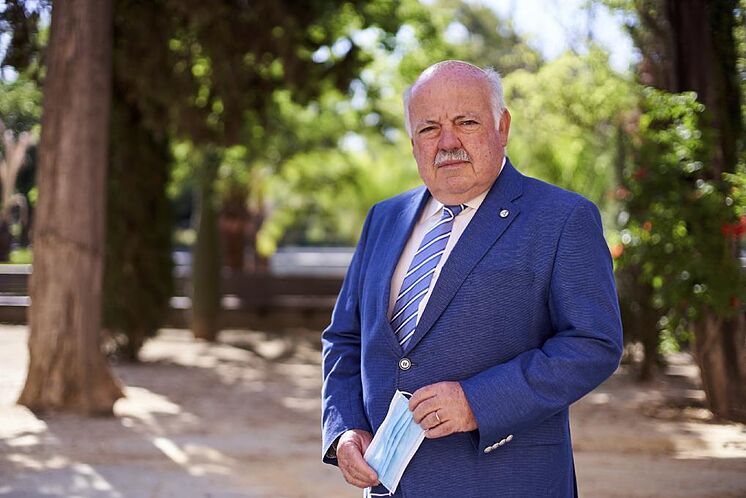Le Ministre de la Santé et des Familles de la Junta de Andalucía, Jesús ...
