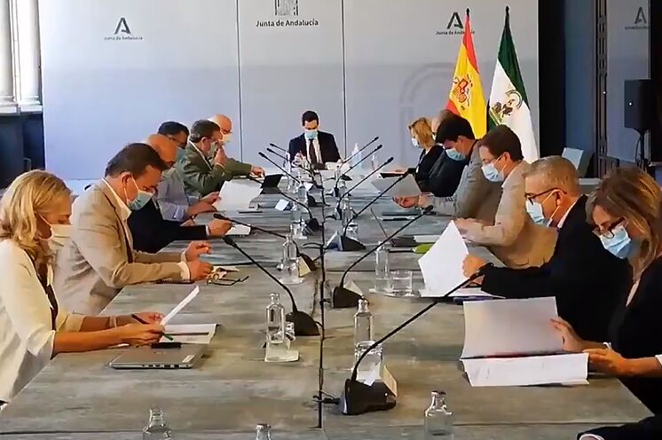 El presidente andaluz, Juanma Moreno, preside la reuni
