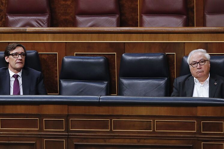 Los ministros Salvador Illa (Sanidad) y Manuel Castells...