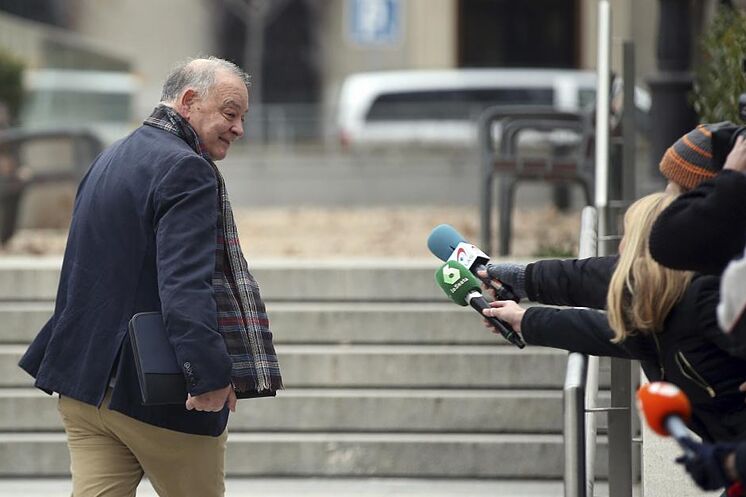 El ex mando policial Eugenio Pino, a su salida de la Audiencia...