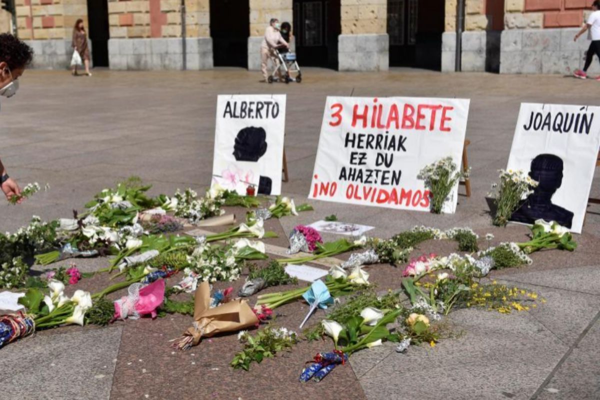Ofrenda frente al Ayuntamiento de Eibar (Guip