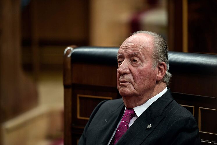 Don Juan Carlos, sentando en el Congreso, con motivo de la...