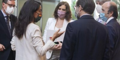 Ayuso accepte de réduire la taille de son gouvernement en échange du soutien de Vox aux budgets de Madrid