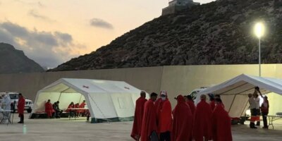 Ils recherchent 15 immigrants d'environ 100 fugitifs de la quarantaine à Carthagène