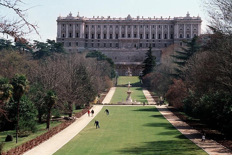 Jardins de Campo del Moro dans le Palais Royal de Madrid où ...