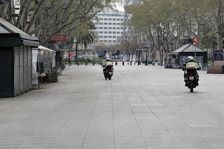 Mossos par La Rambla à Barcelone
