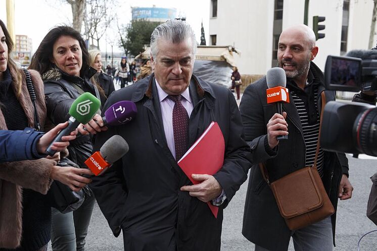 Luis Barcenas, à la sortie des cours de la Plaza de Castilla après ...