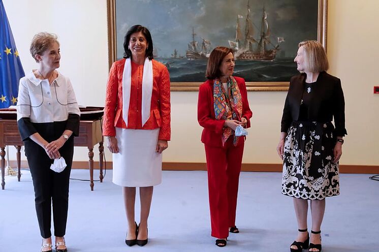 Le directeur du CNI, Paz Esteban, le secrétaire d'État à la Défense, ...