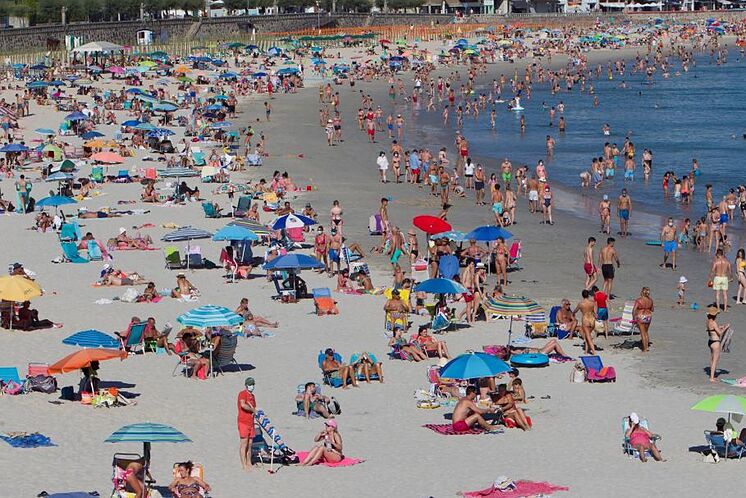 Les vacanciers sur la plage de Silgar à Sanxenxo (Pontevedra).