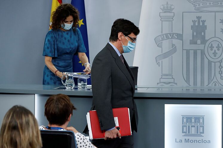 Le ministre de la Santé, Salvador Illa, et le porte-parole du gouvernement, ...