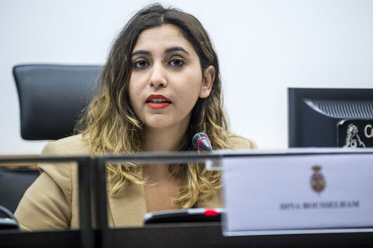 L'ancienne conseillère de Pablo Iglesias, Dina Bousselham, lors d'une conférence, à ...