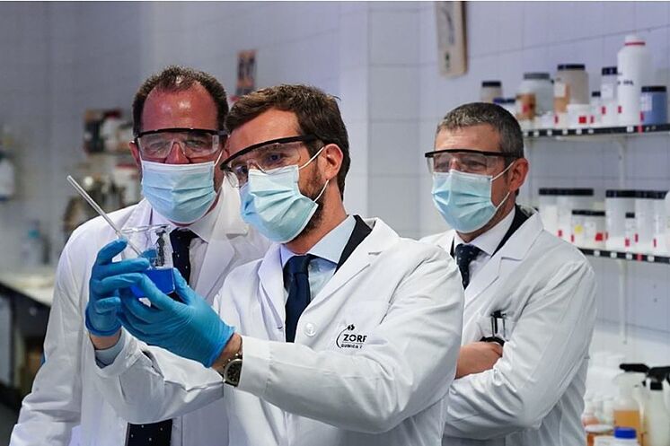 Pablo Casado, en vue de la société Zorelor, à Vitoria, à côté de ...