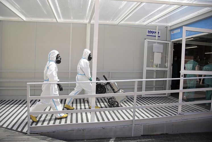 Deux soldats de l'Unité militaire d'urgence (UME), au cours de la ...