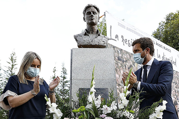 Le président du PP, Pablo Casado et Marimar Blanco, en hommage à ...