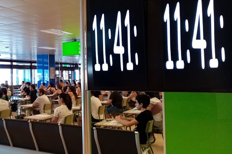 Les étudiants sont sélectionnés pour la sélectivité à l'aéroport de Palma.