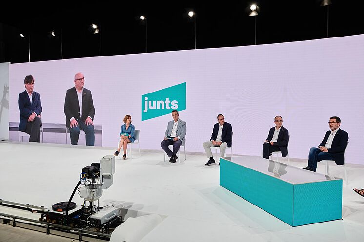 Puigdemont présente son parti avec les prisonniers.