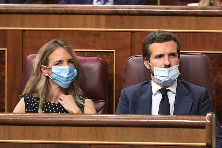 Le président du PP, Pablo Casado, et son porte-parole parlementaire, ...