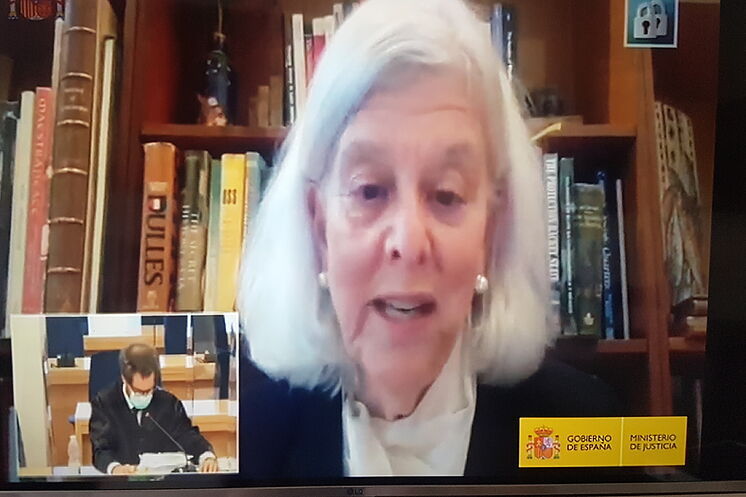 L'expert américain Terry Karl, lors de sa déclaration