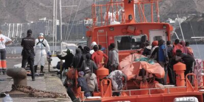 Au moins 50 morts lorsque deux bateaux qui tentaient d'atteindre les îles Canaries ont fait naufrage