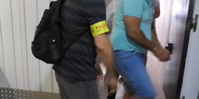 Arrêté pour avoir payé avec 20000 euros de fausses factures lors de la tricherie à l'achat d'une propriété