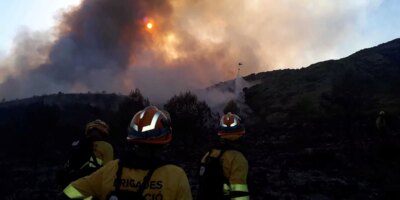 Trois incendies de forêt brûlent l'intérieur nord de la province d'Alicante