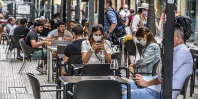 Le Pays Basque impose une distance de 1,5 mètre entre les clients sur les terrasses et interdit de consommer debout dans les bars