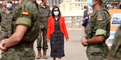 Margarita Robles désavoue Podemos et défend la présomption d'innocence du roi émérite