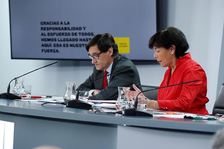 Les ministres de la santé, Salvador Illa; et éducation