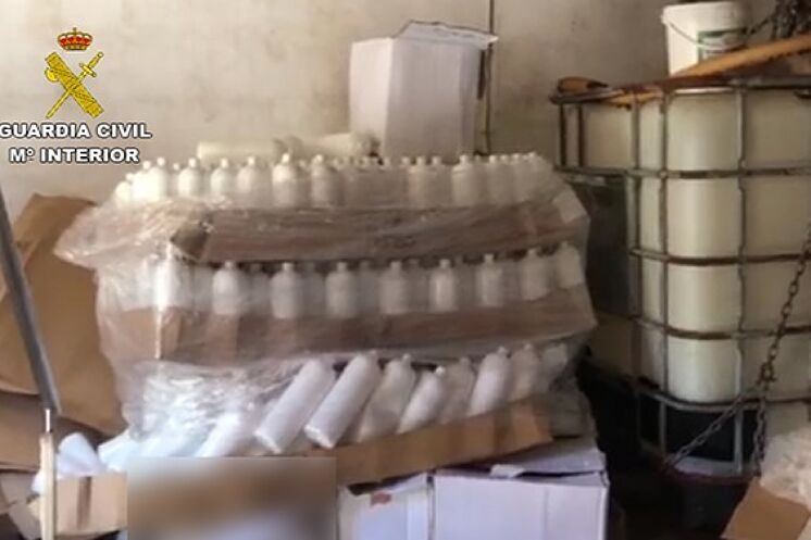 Une partie de l'expédition de faux gel hydroalcoh