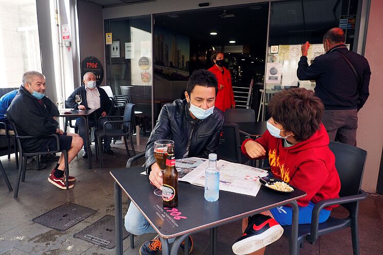 Plusieurs personnes, ce s